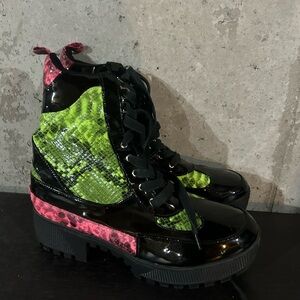Stylish Women's Black and Green Boots
